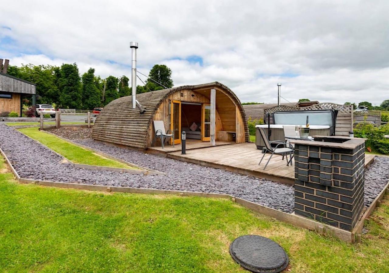 68 Degrees West Glamping * Brecon