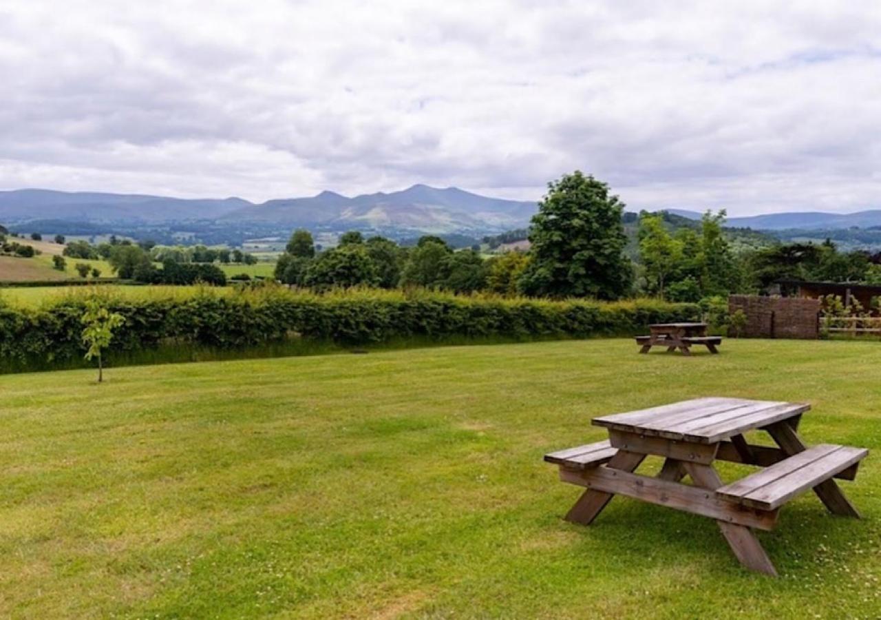 68 Degrees West Glamping Apartment Brecon